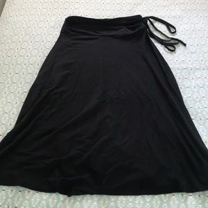 Black adjustable skirt, size S.